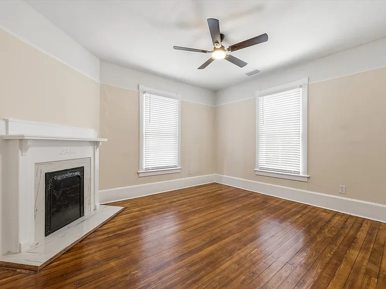 2305 Abercorn St — Photo 33