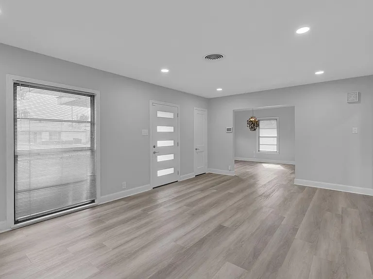 3327 Wentworth St — Photo 7