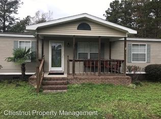 208 Loop Rd, Burgaw, NC 28425