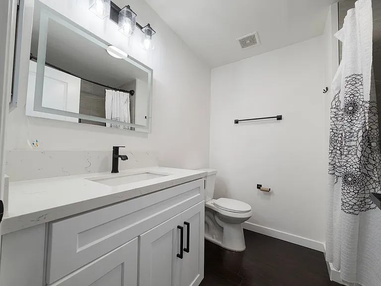 Moorpark Lofts — Photo 8