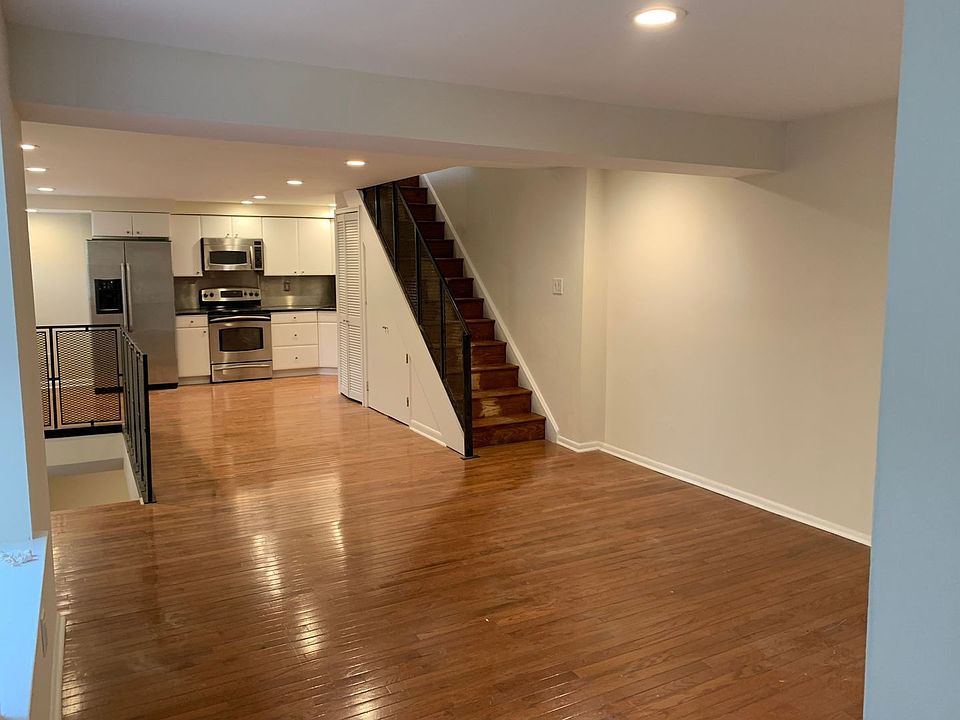 1st image of 2216 Lombard St APT 3