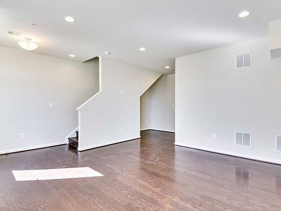 4th image of 13819 Petrel St