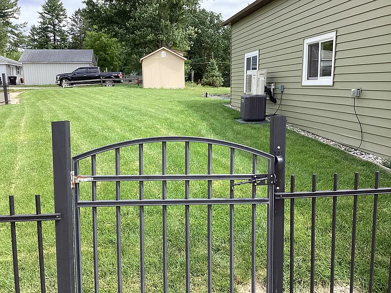 328 W Saginaw Rd — Photo 2