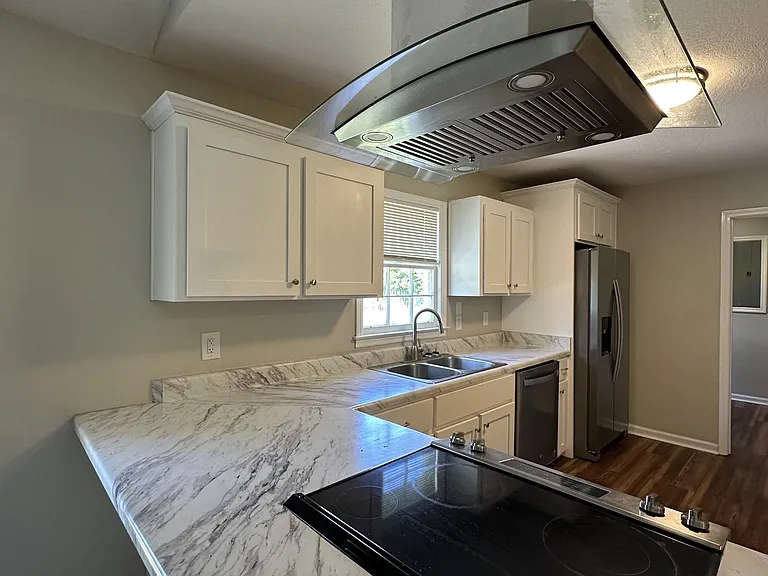 605 Honeysuckle Ln — Photo 6