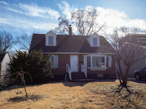 3907 Clearbrook Ave, McHenry, IL 60050