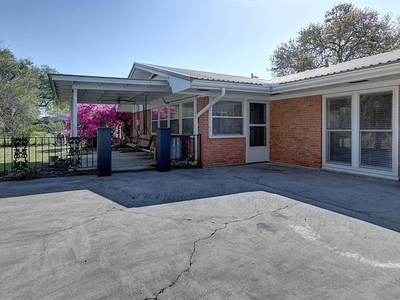 5th image of 110 Canal Dr