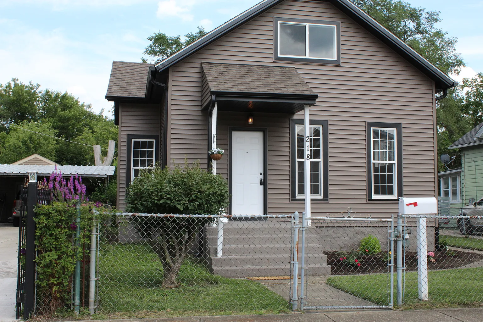 218 Iowa Ave photo 1