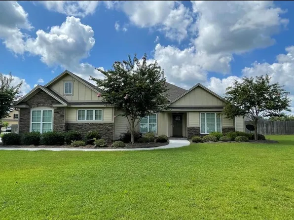 400 Lakeview Cir, Nashville, GA 31639