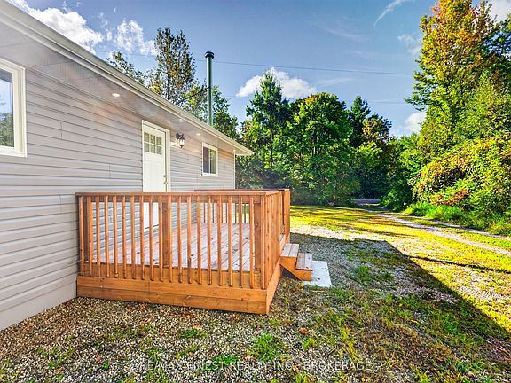5th image of 3144 Echo Lake Rd
