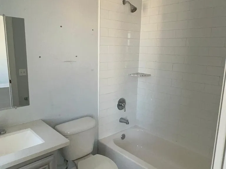586 Roosevelt Ave #2C — Photo 5