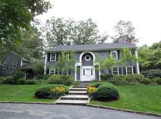 9 Old Road Ln, Mount Kisco, NY 10549