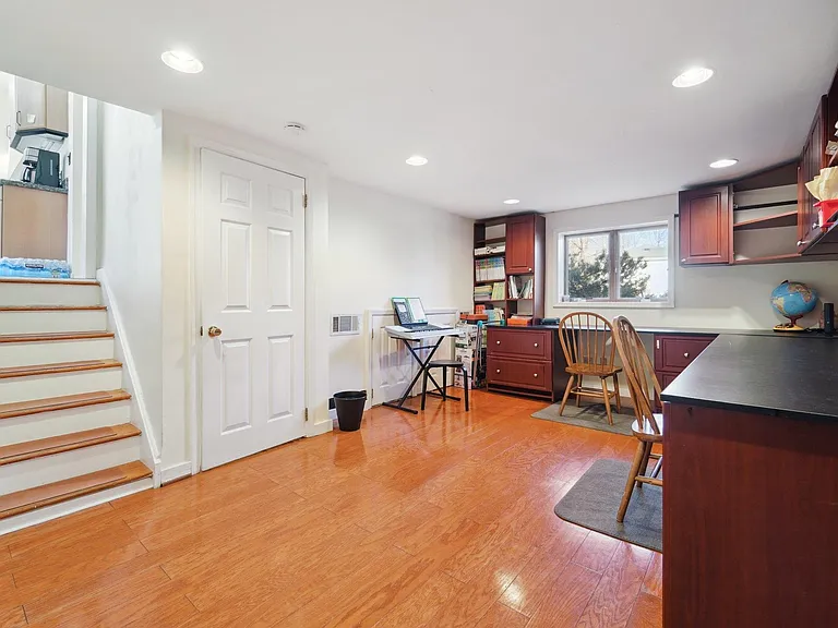 324 Brook St #324 — Photo 28