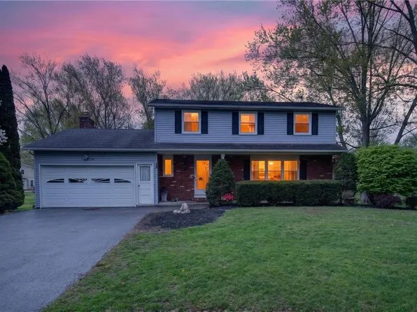 20 Paddington Dr, Rochester, NY 14624