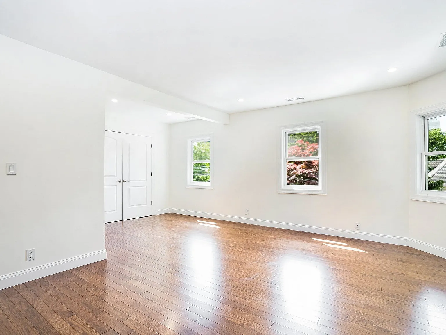 3 bed, 2.0 bath, 1200 sqft, $4,400 — Photo 4