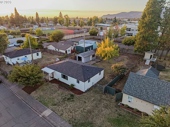 3rd image of 2324 Dubens Ln