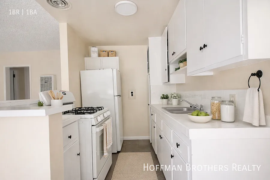 1545-1549 Brockton Ave Los Angeles, CA 90025 — Photo 2