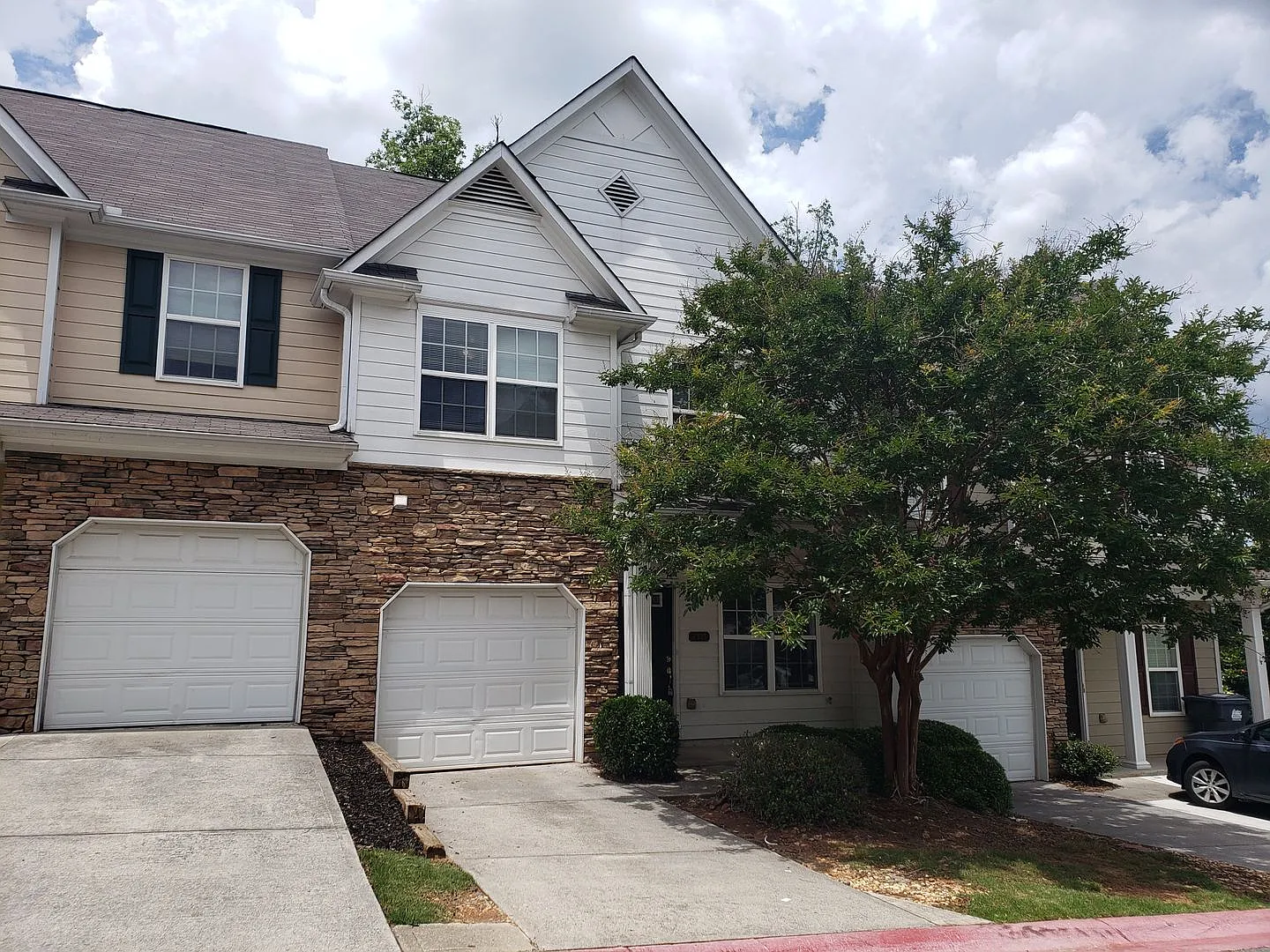 Townhome for lease — Photo 1