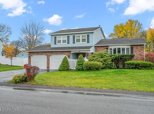 28 Rolling Hills Rd, Schenectady, NY 12309