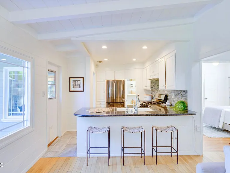 4837 Crown Ave — Photo 25