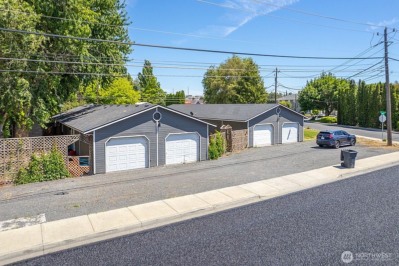 3rd image of 726 Frey Road NW