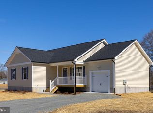 13 Latane Dr, Colonial Beach, VA 22443