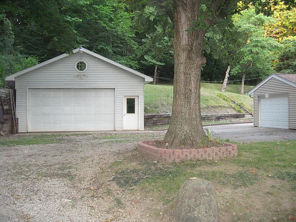 Garages & Private Setting