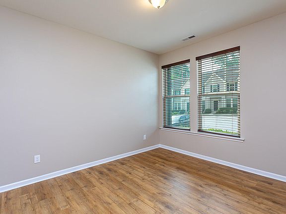 4th image of 729 Maypearl Ln