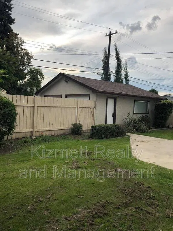 3 bed, 3.0 bath, $2,450 — Photo 4
