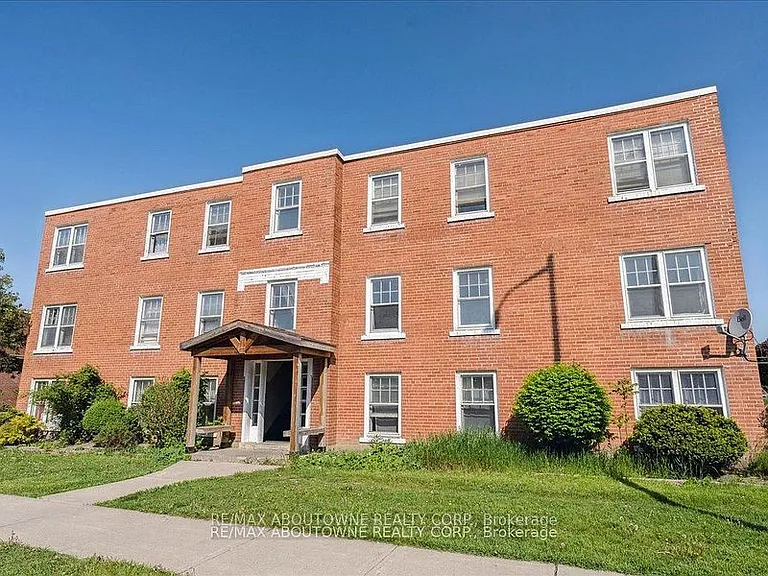 133 N Service Rd E #6 — Photo 1