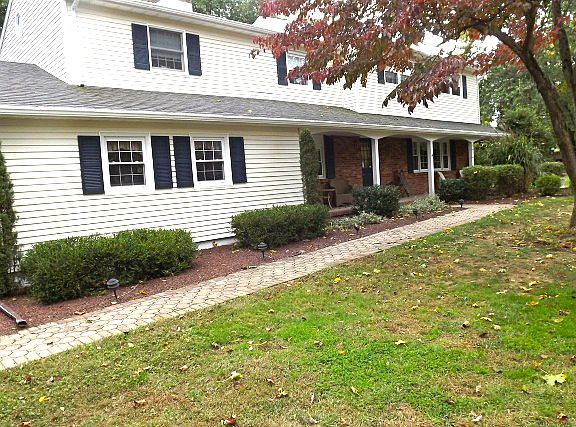 Entrywalk way to covered porch