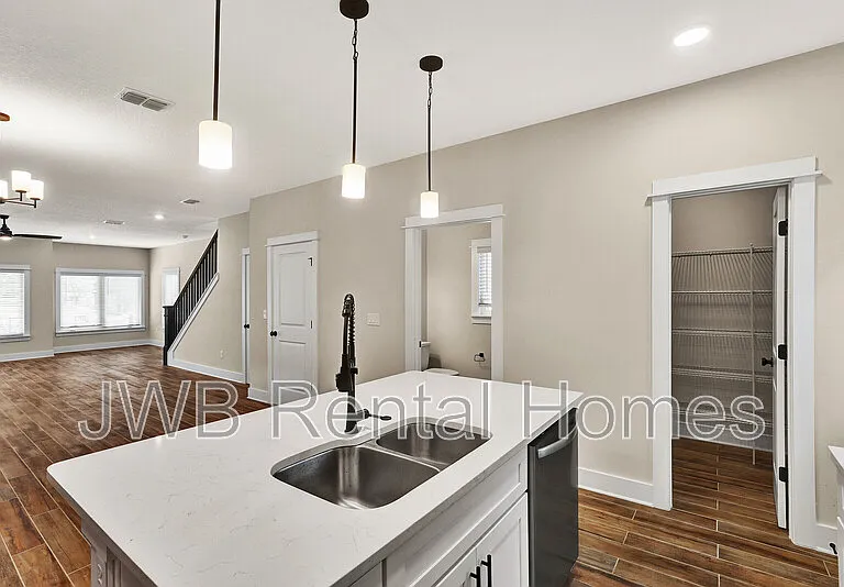 218 E 2nd St — Photo 5