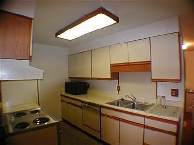 2nd image of 320 Winnimac Ave