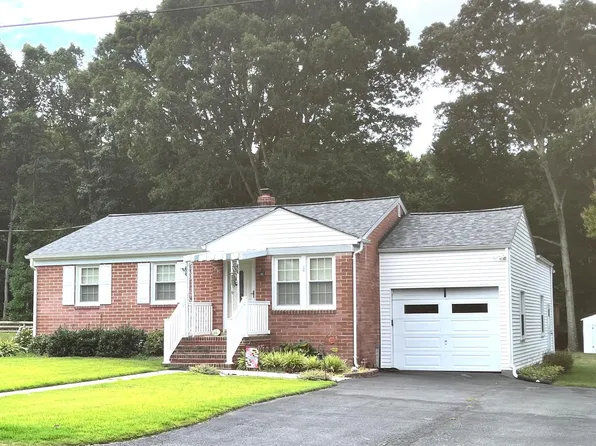 22 Robshire Manor Rd, Huntingtown, MD 20639