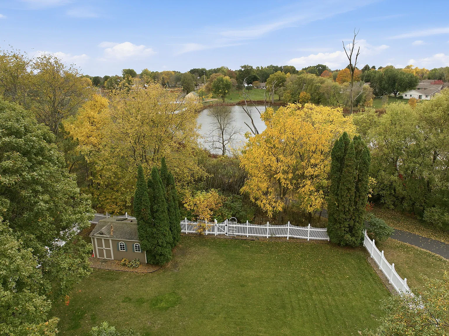 4 bed, 2100 sqft, $3,200 — Photo 3