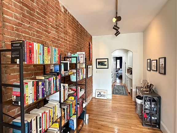 4th image of 918 Beacon St APT 2