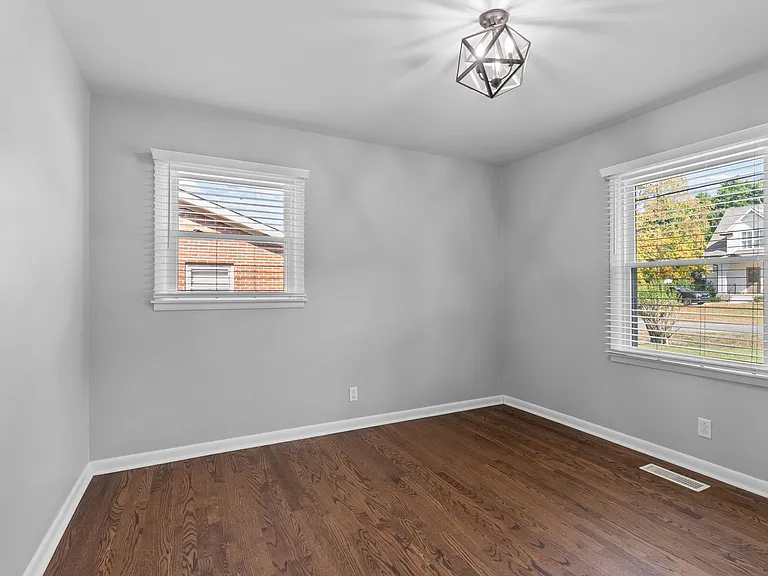 209 Oak Dr — Photo 14