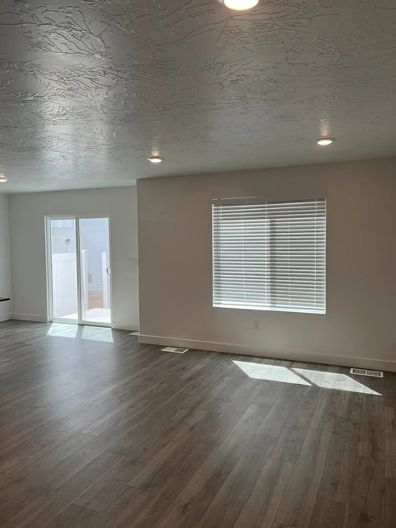 New 3 Bd **Immaculate Condition** — Photo 2