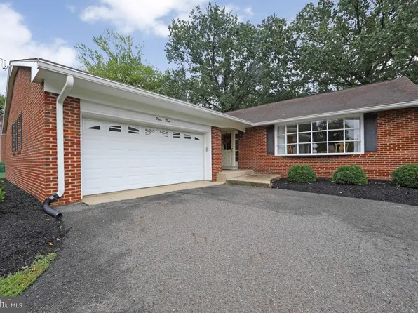 43 Edgewood Dr, Cherry Hill, NJ 08003