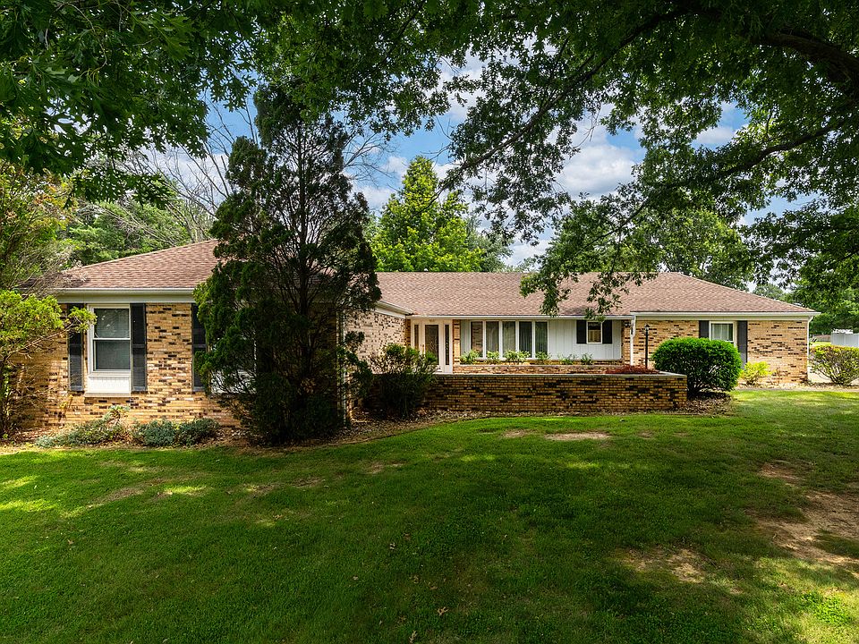 1st image of 105 Woodlake Ln