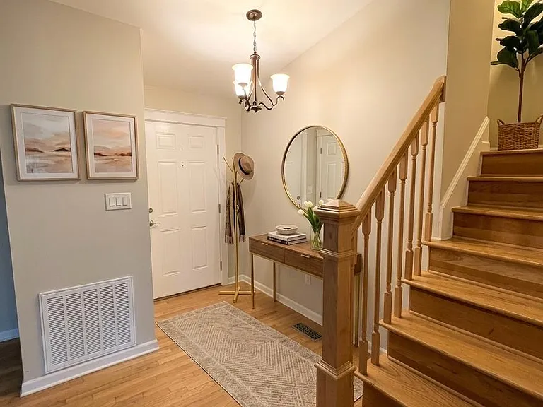 310 Cumberland Dr SE — Photo 2