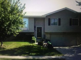 8215 Tucker St, Omaha, NE 68122