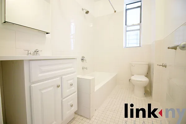 Rented by Link NY Realty | media 38