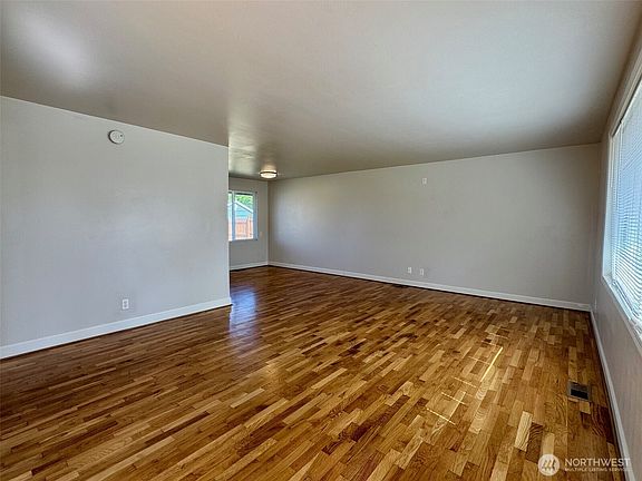 3rd image of 610 S Grand Drive