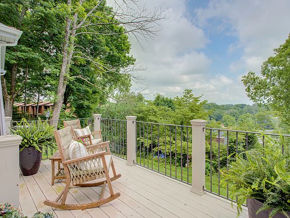 3rd image of 1422 Meadowbrook Dr