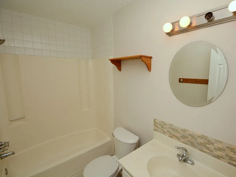 1217 Reardon Cir — Photo 3