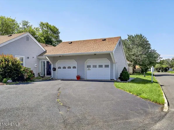 21 Plaza Del Campillo #E, Freehold, NJ 07728