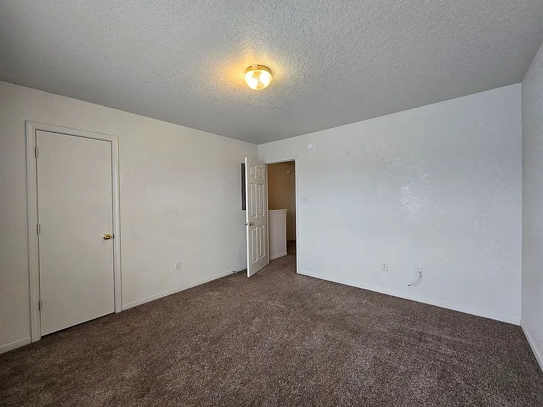 1603 Dugger Cir #B — Photo 13