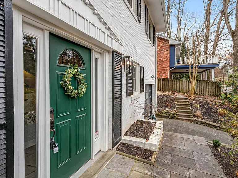 3710 Lorcom Ln — Photo 23