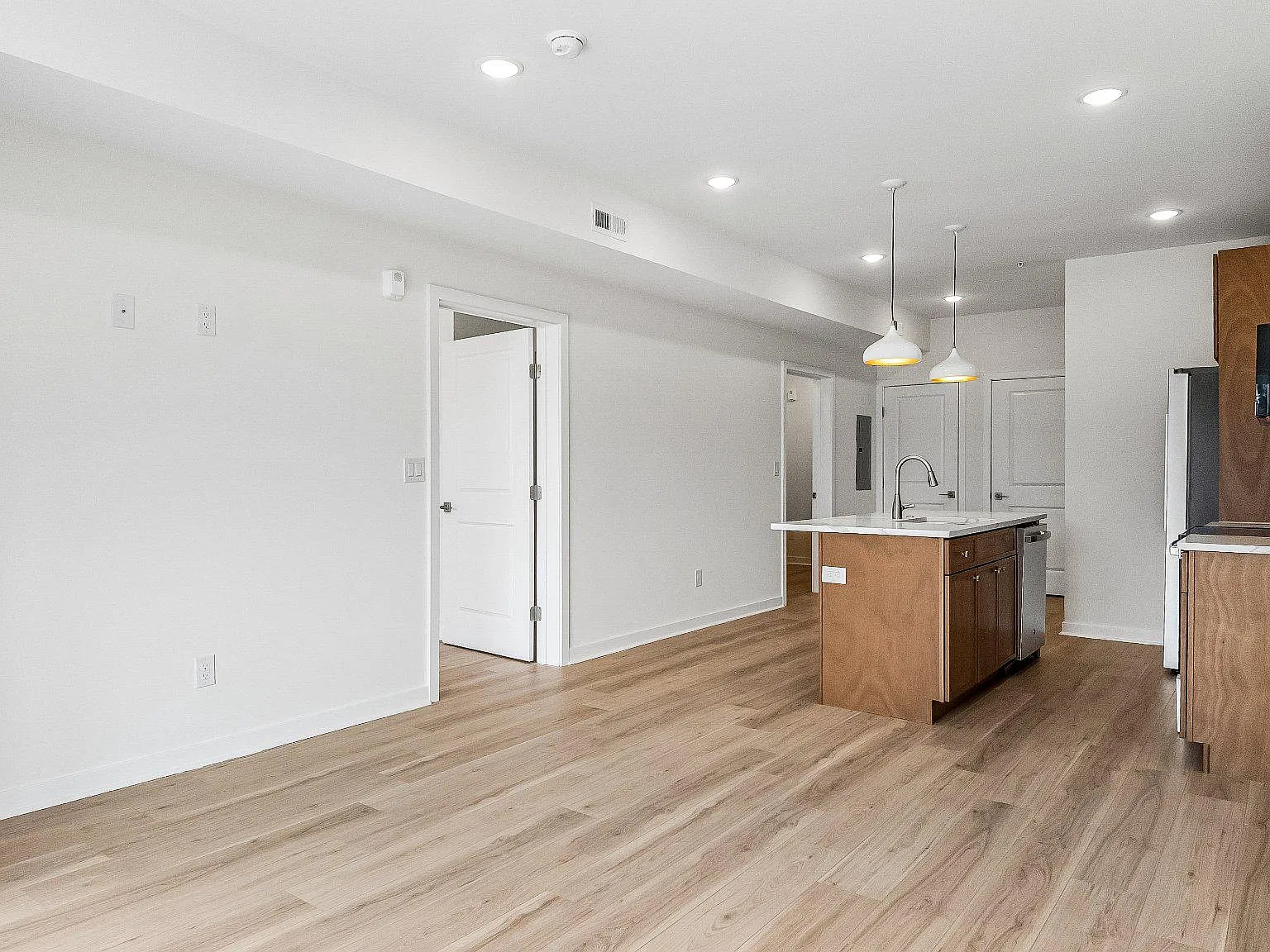 1 bed, 1.0 bath, 750 sqft, $1,477 — Photo 2