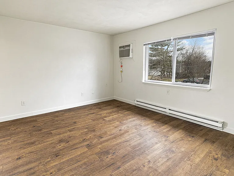 Green Door Apartments — Photo 27